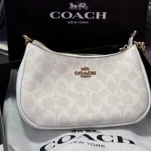 NWT coach Teri Shoulder Bag In Signature Canvas CA548